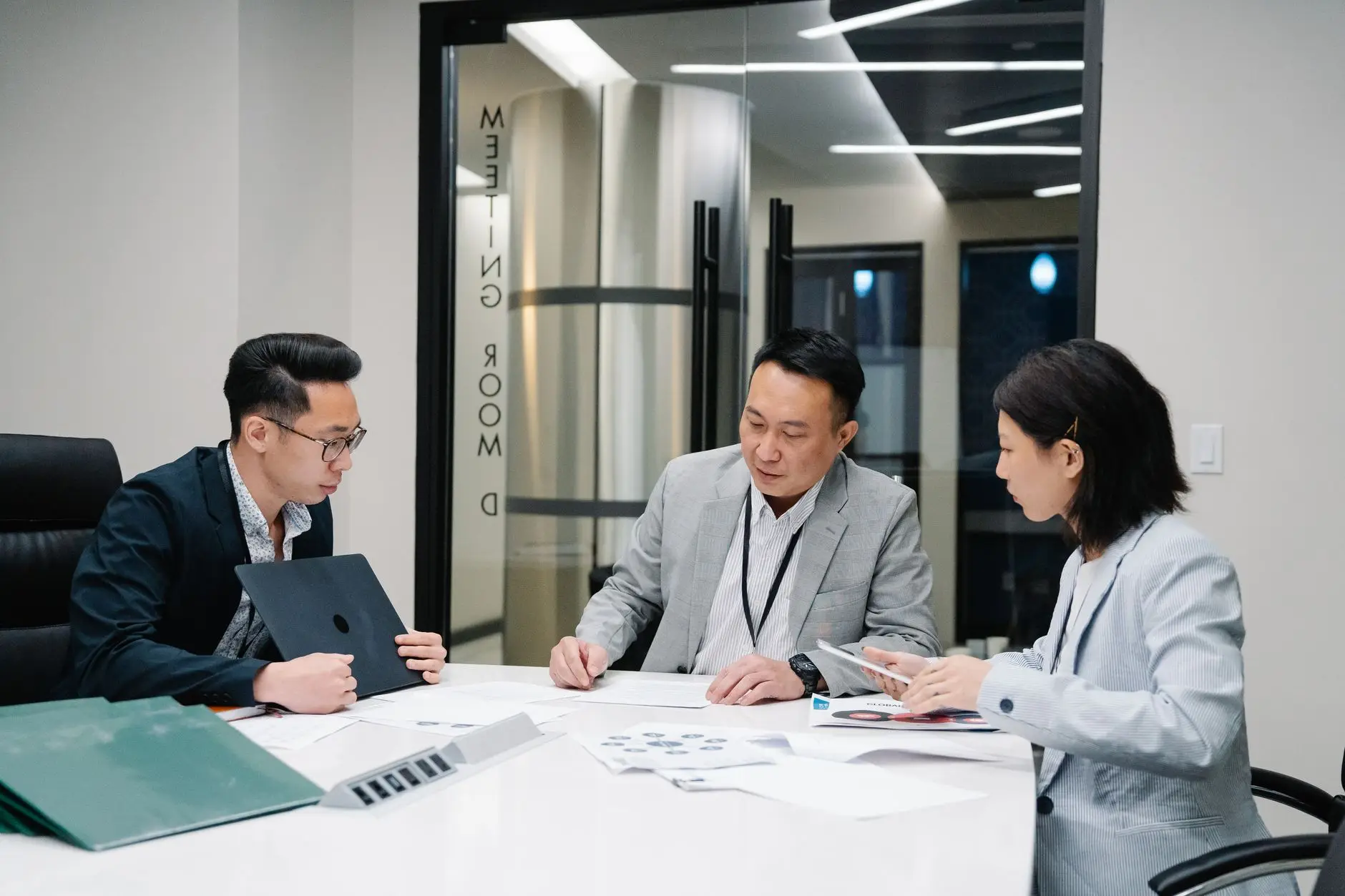 2025年商贸服务行业趋势:供应链管理技术升级与成本控制策略
