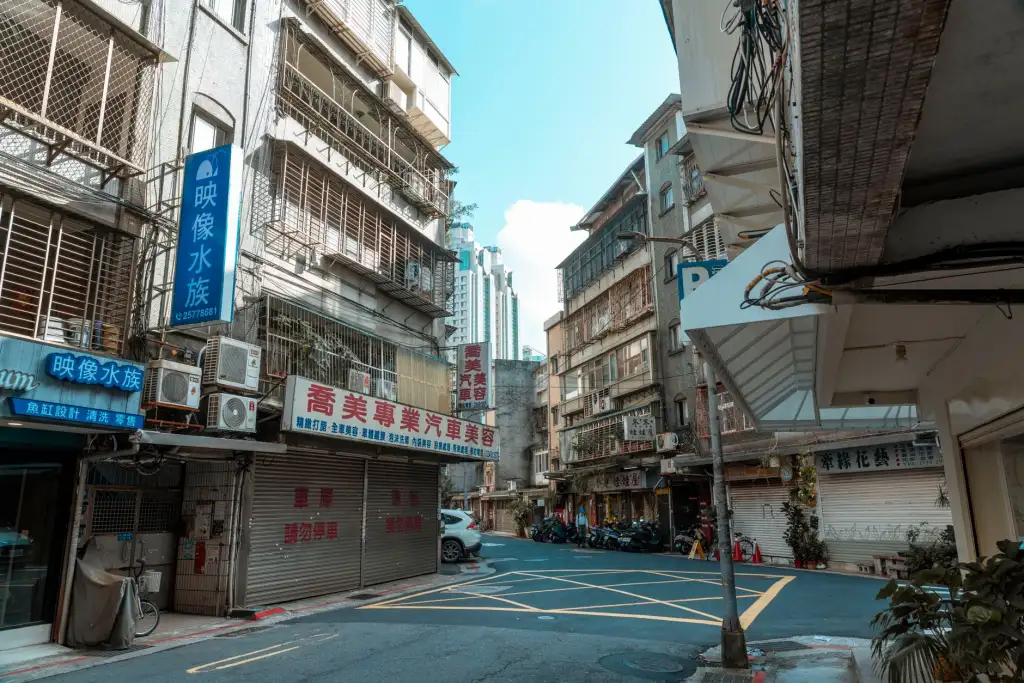 2025年仓储物流技术趋势：自动化与智能管理在商贸服务中的应用